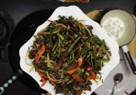 Frecce d'aglio in salsa di soia