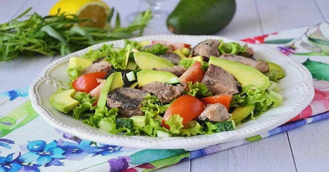 Tun og avocado salat