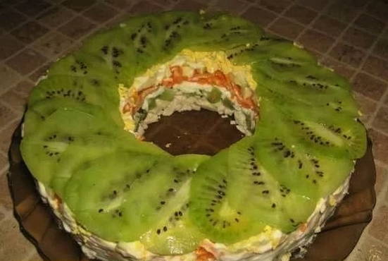 Hühnchen-, Kiwi- und koreanischer Karottensalat