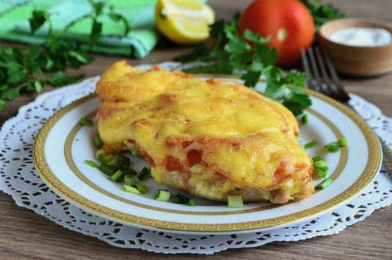 Costolette di pollo con pomodoro e formaggio