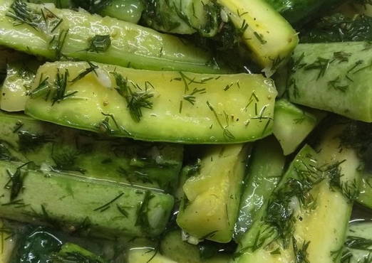 Zucchini-Gurken-Salat nach koreanischer Art