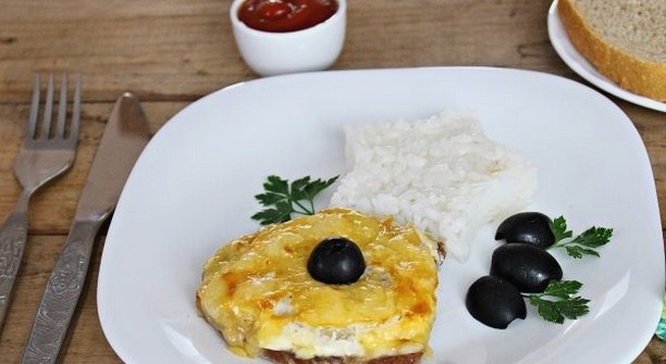 Braciole di maiale con ananas al forno