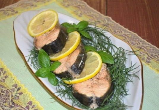 Salmone rosa bollito