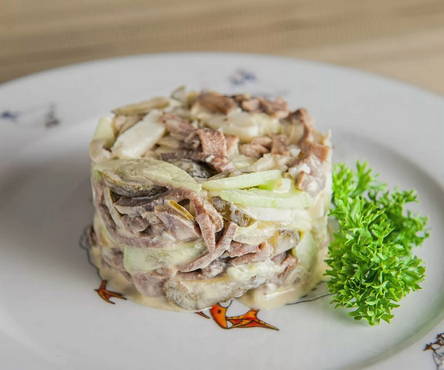 Zungen- und Käsesalat