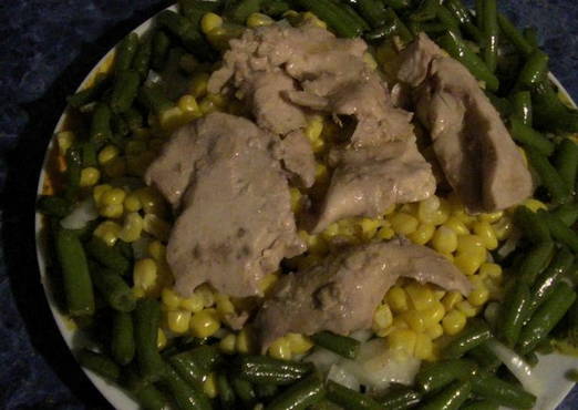 Fegato di merluzzo e insalata di mais
