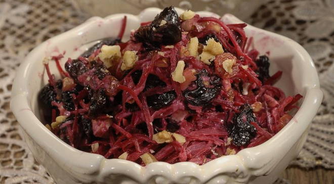 Rote-Bete-Salat mit Pflaumen