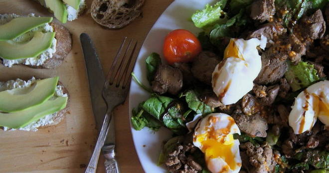 Leber- und Eiersalat