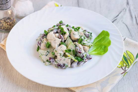 Hühnchen-Bohnen-Gurken-Salat