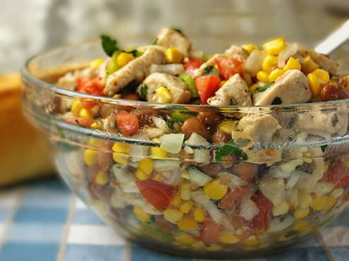 Bohnen-, Mais- und Hühnersalat