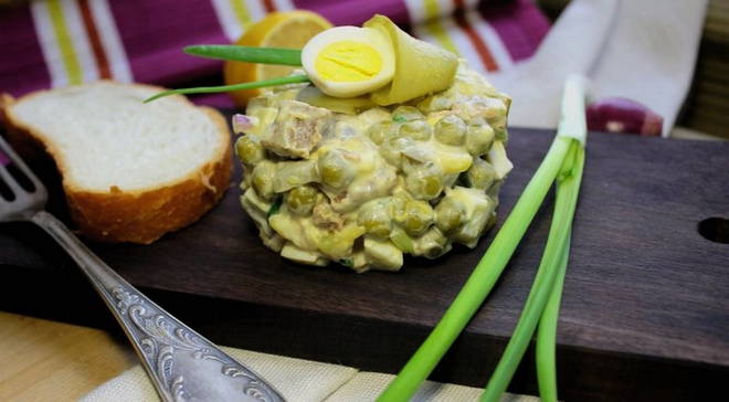 Salata s jezikom i krastavcima
