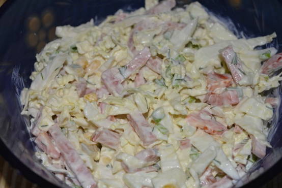 Insalata di cavolo e salsiccia alla pechinese