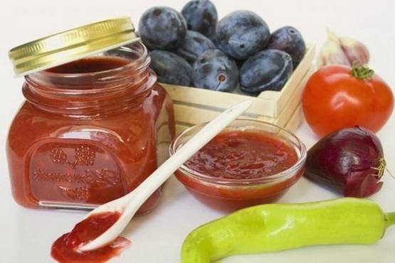 Blaue Pflaumen-Tkemali-Sauce