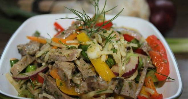 Zungen- und Chinakohlsalat