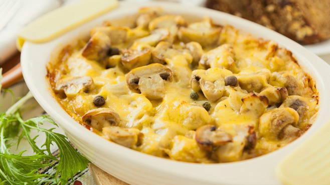 Kartoffelauflauf mit Champignons und Tomaten