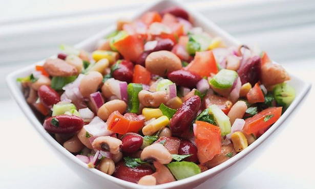 Salat mit Thunfisch und roten Bohnen