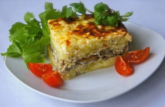 Kartoffelauflauf mit Fleisch im Ofen