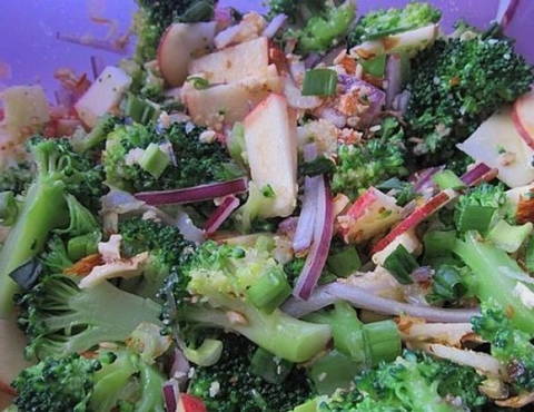Brokkoli und Apfelsalat