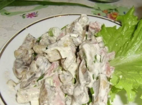 Insalata con crostini e funghi