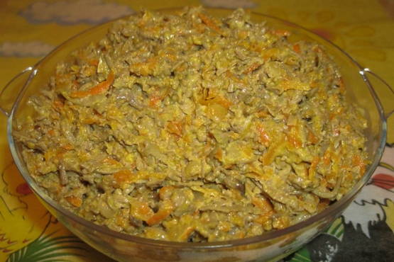 Lebersalat mit Karotten und Zwiebeln