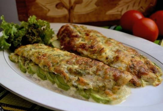 Fisch mit Zucchini im Ofen