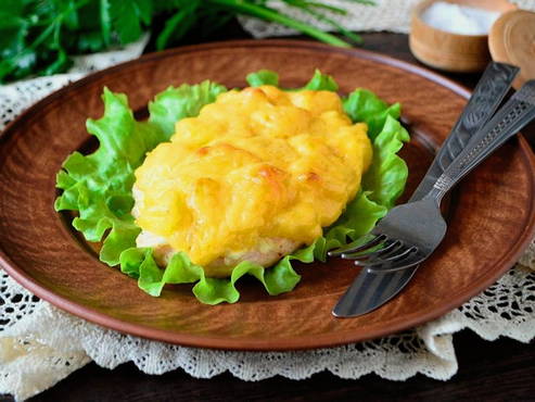 Hähnchenkoteletts mit Ananas und Käse