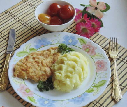 Costolette di pollo in uova e farina