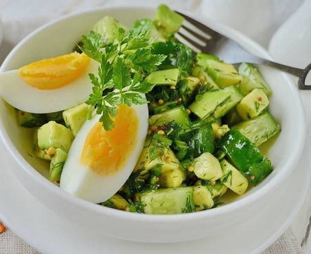 Insalata di avocado e cetrioli