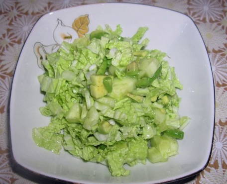 Insalata di avocado e cavolo cinese