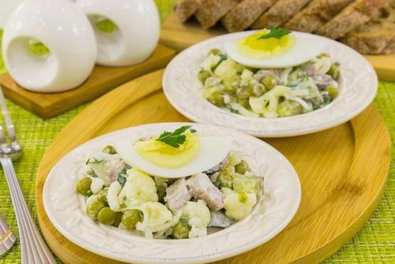 Rindfleisch und Erbsensalat