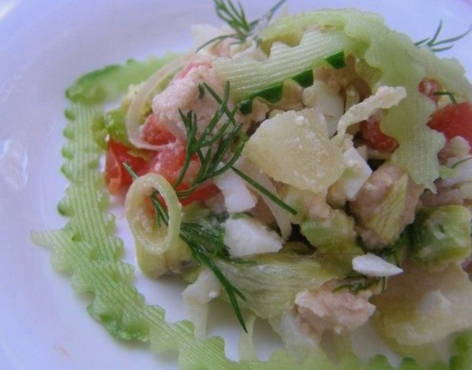 Salat mit Dorschleber und Avocado