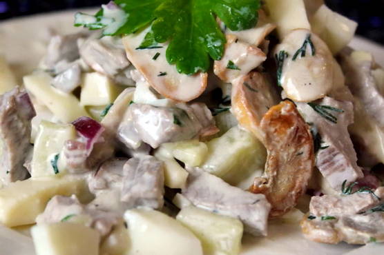 Pilz- und Fleischsalat