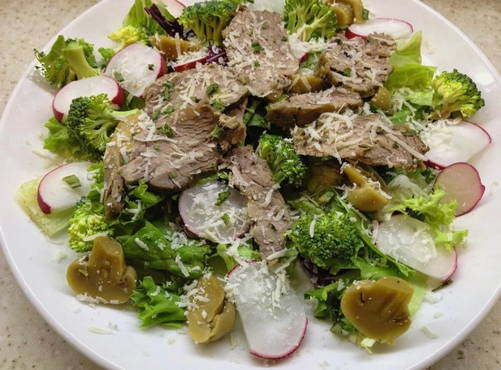 Insalata di manzo e funghi