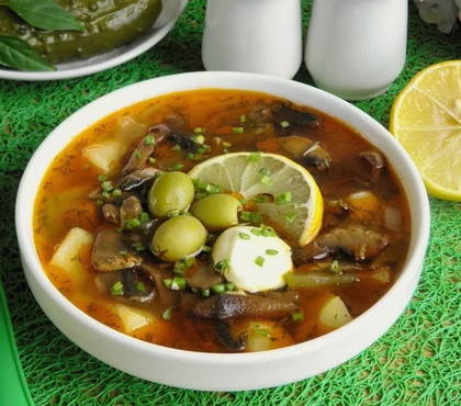 Soljanka mit Kartoffeln