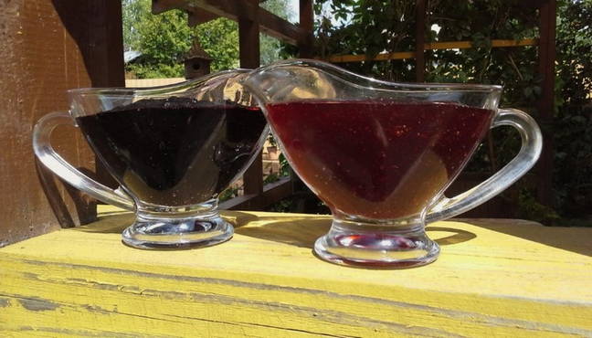 Rote und schwarze Johannisbeermarmelade