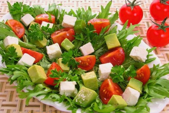 Avocado- und Tomatensalat