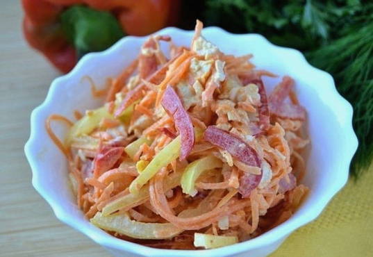 Insalata di pollo e carote coreana