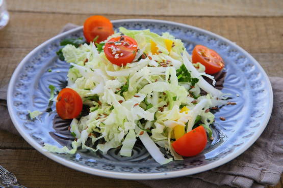 Peking-Kohl-Tomaten-Salat
