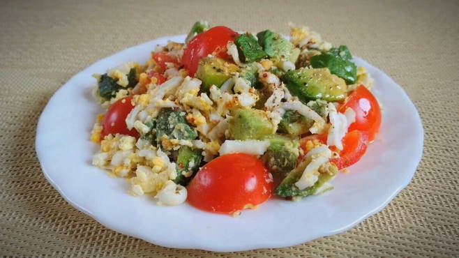 Insalata di avocado e ciliegie
