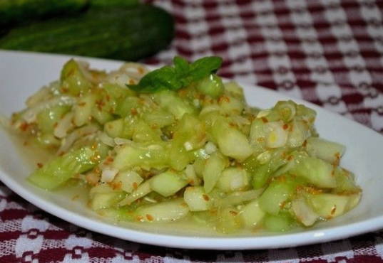 Chinesischer Gurkensalat mit Knoblauch