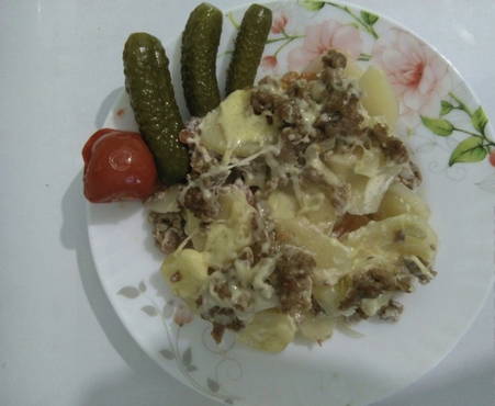 Kartoffelauflauf mit Hackfleisch und Tomaten
