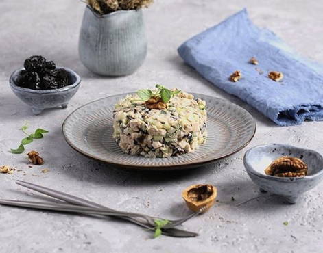 Hühnersalat mit Pflaumen und Walnüssen