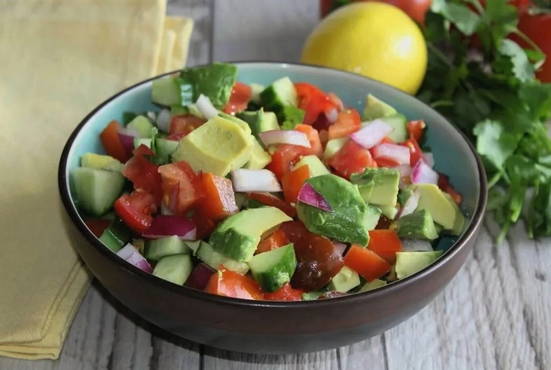 Insalata di avocado di verdure