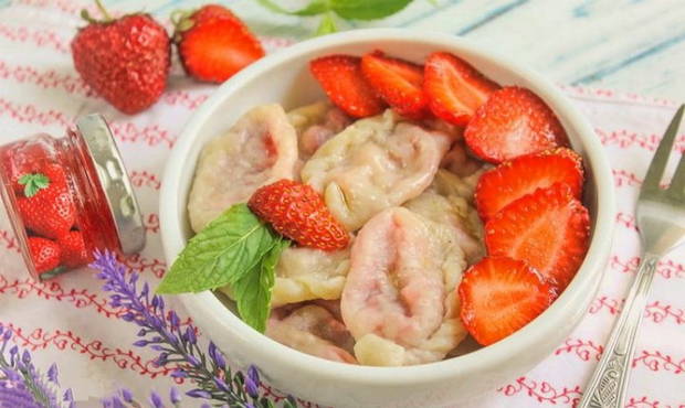 Pierogi z truskawkami bez jajek
