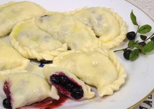 Gnocchi di lievito con mirtilli