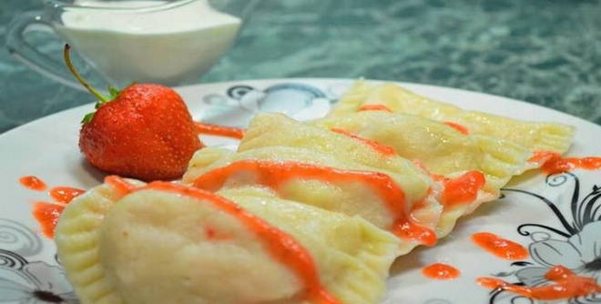 Pierogi z truskawkami na wodzie