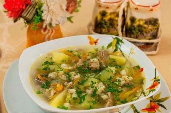 Gurke mit Rindfleisch und Gerste
