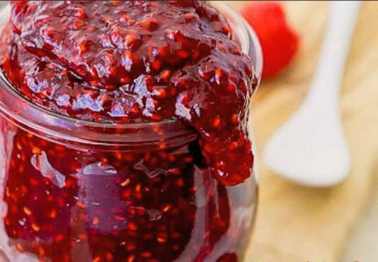 Himbeermarmelade in einem Slow Cooker