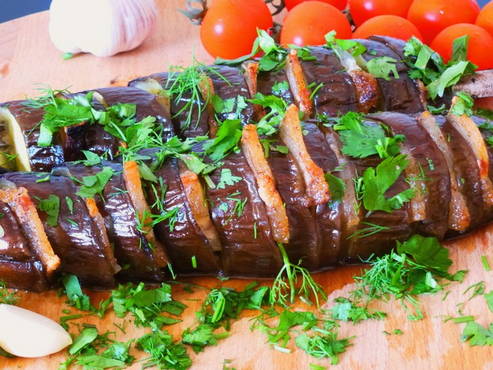 Aubergine mit Schmalz auf dem Grill