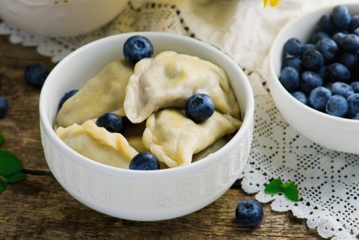 Teigtaschen mit Blaubeeren und Molke