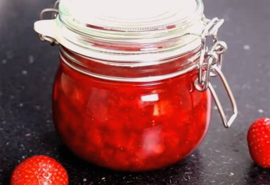 Gelatina di marmellata di fragole